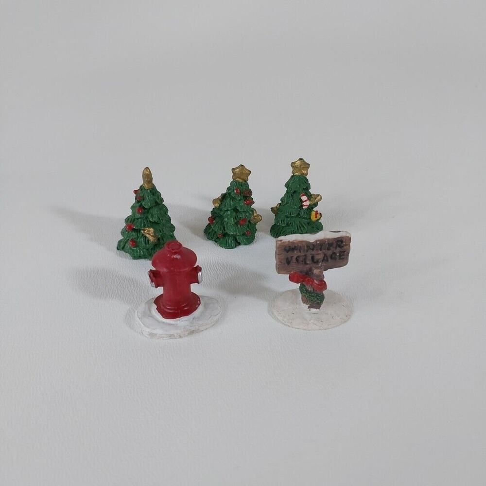 Christmas Village Accessories Trees Lot of‎ 5 Ceramic Resin Decorations